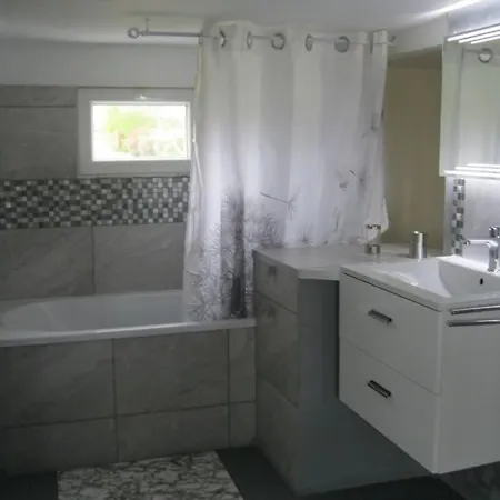 L'atypique, Gite Independant Avec Jacuzzi 度假居 Lolif